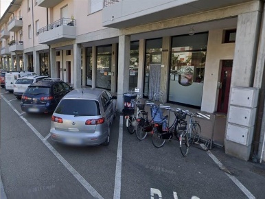Foto Negozio in piazza dell'unità d' italia, Lugo di 57 m² con 1 locali