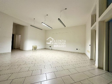 Foto Ufficio in VIA XX SETTEMBRE, Faenza di 215 m² con 3 locali in affitto