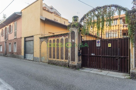 Foto Negozio a Desio di 40 m² con 2 locali in vendita