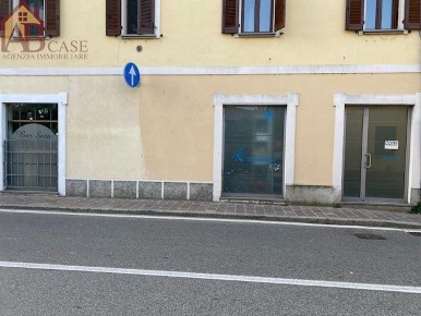 Foto Negozio in via mazzini, Tromello Centro di 45 m² con 2 locali