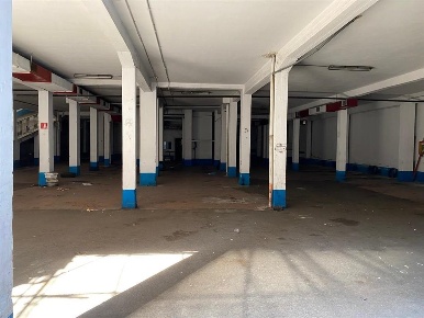 Foto Locale commerciale a Roma di 928 m² con 1 locali in vendita
