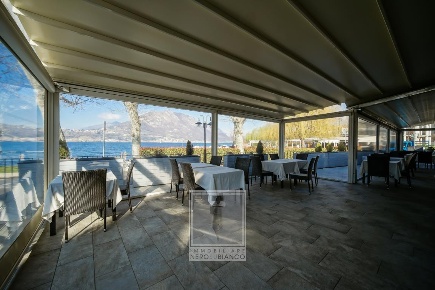 Foto Attività commerciale in via venezia, Vercurago di 400 m² con 4 locali