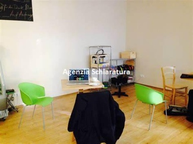 Foto Negozio a Vallefoglia di 100 m² con 1 locali in affitto