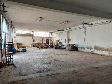 Foto Laboratorio a Asciano di 240 m² con 1 locali in affitto