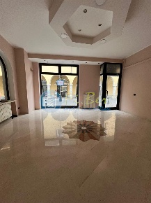 Foto Negozio in Via Milano, Pioltello Centro di 47 m² con 1 locali