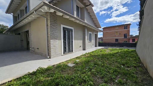 Foto Villa bifamiliare in via Venezia Tridentina, Fonte Nuova Santa Lucia