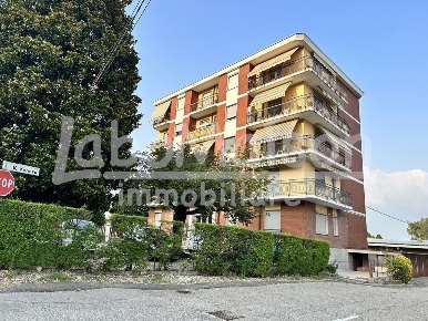Foto Magazzino in VIA GIUSEPPE MAZZINI, Ternate di 155 m² con 1 locali
