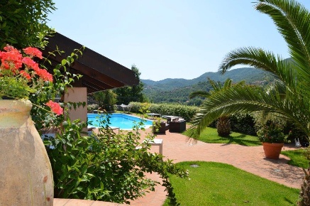 Foto Villa unifamiliare a Garlenda di 200 m² con 8 locali in vendita