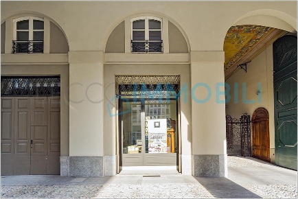 Foto Negozio in Corso Martiri della Liberazione, Lecco Centro di 42 m²