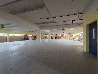 Foto Negozio in VIA SAN FERMO, Palosco di 1500 m² con 3 locali in vendita