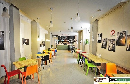 Foto Negozio in Piazza Santa Chiara, Palermo Cassaro di 244 m² con 8 locali