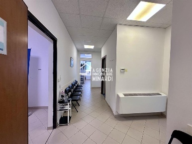 Foto Ufficio in VIA GALILEO GALILEI, Faenza di 101 m² con 3 locali