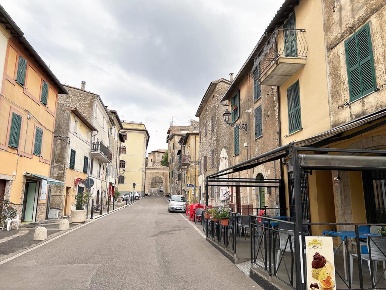 Foto Negozio in Corso Umberto I, Acuto di 106 m² con 5 locali in vendita