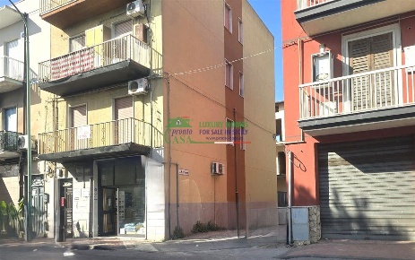 Foto Attività commerciale a Gela di 90 m² in vendita