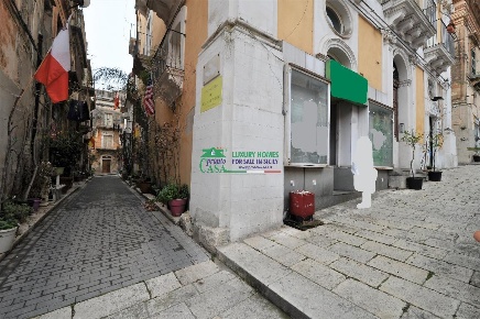 Foto Locale commerciale a Ragusa Centro di 50 m² con 2 locali in vendita