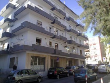 Foto Locale commerciale a Ragusa San Luigi - Archimede di 220 m² in vendita