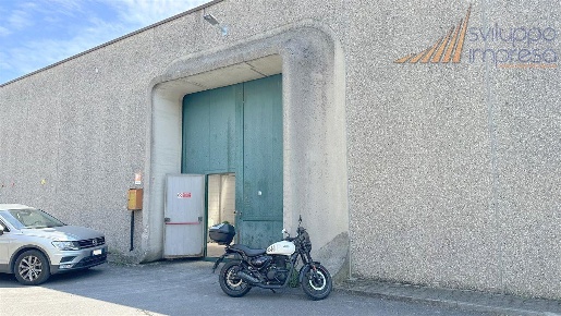 Foto Capannone industriale in via monte cervino, Arcore Centro di 600 m²
