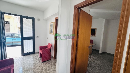 Foto Ufficio in Via Giordano Bruno, Ragusa Centro di 50 m² con 3 locali