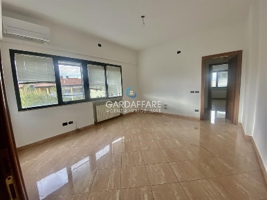 Foto Ufficio a Desenzano del Garda di 85 m² con 2 locali in vendita