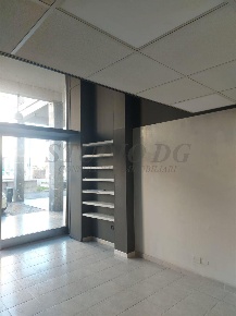 Foto Negozio in Piazza Risorgimento, Seregno Matteotti di 60 m² in vendita