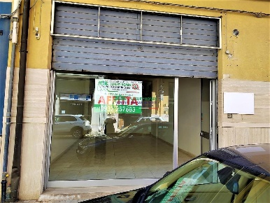 Foto Locale commerciale a Ragusa San Luigi - Archimede di 80 m² in affitto