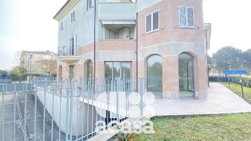 Foto Negozio a Bellaria-Igea Marina di 160 m² con 2 locali in vendita