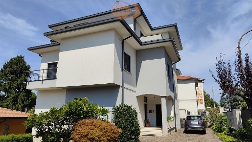 Foto Villa unifamiliare in Via Giacomo Puccini, Besana in Brianza Centro