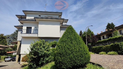 Foto Villa unifamiliare in Via Giacomo Puccini, Besana in Brianza Centro