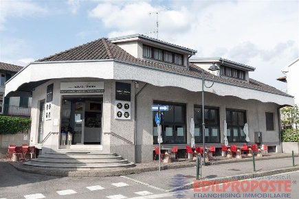 Foto Attività commerciale in VIA VITTORIO VENETO, Lazzate di 315 m²