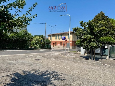 Foto Casa indipendente a Faenza di 284 m² con 7 locali in vendita