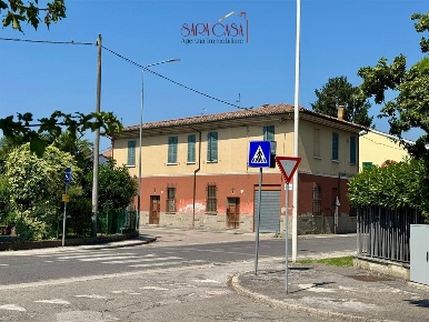 Foto Casa indipendente a Faenza di 284 m² con 7 locali in vendita
