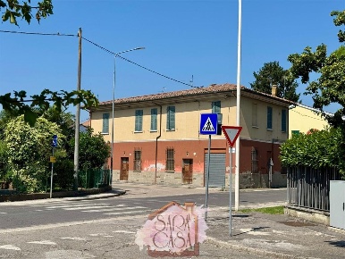 Foto Casa indipendente a Faenza di 284 m² con 7 locali in vendita