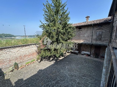 Foto Casa indipendente in via del lino, Casalmaggiore Centro di 557 m²