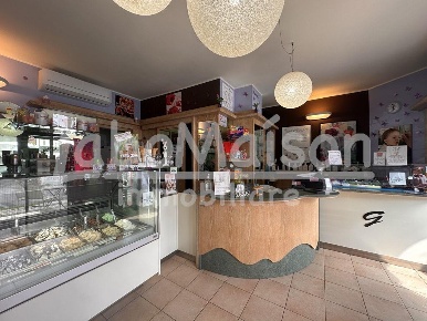 Foto Attività commerciale a Gavirate Centro di 50 m² con 2 locali