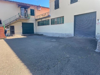 Foto Capannone industriale a Pontassieve di 700 m² con 1 locali in affitto
