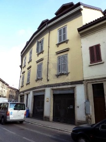 Foto Negozio in Via Alessandro Manzoni, Monza Centro Storico di 100 m²