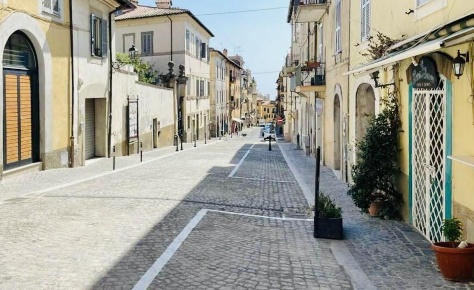 Foto Locale commerciale in Via Aurelio Saffi, Albano Laziale Centro Storico