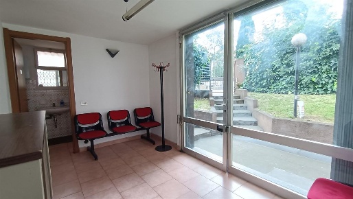 Foto Locale commerciale a Monza Regina Pacis - Borsa di 42 m² in vendita