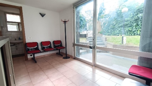 Foto Locale commerciale a Monza Regina Pacis - Borsa di 42 m² in vendita