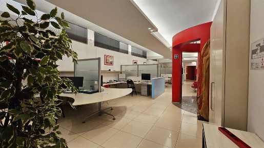 Foto Ufficio in Via Legnano, Milano Lanza di 245 m² con 5 locali in affitto