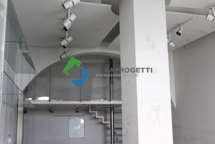Foto Negozio a Siena San Domenico - Fontebranda di 145 m² con 2 locali