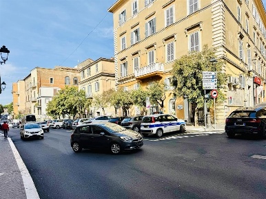 Foto Attività commerciale in Corso Matteotti, Albano Laziale Centro Storico