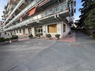 Foto Show room in via tacito, Ventimiglia Nervia di 414 m² con 8 locali