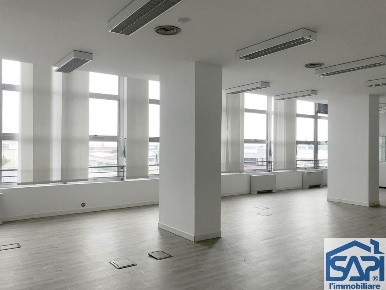 Foto Ufficio a Milano Viale Ungheria - Mecenate di 430 m² con 8 locali