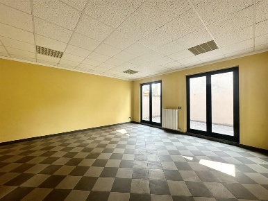 Foto Ufficio in VIA LEONCAVALLO, Treviglio di 125 m² con 4 locali