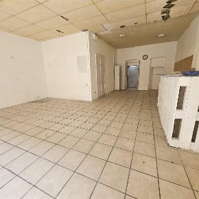 Foto Negozio in VIA GIORDANO BRUNO, Castel San Giovanni Centro di 60 m²