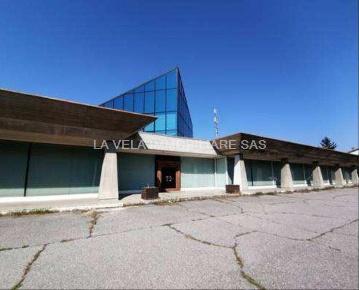 Foto Locale commerciale a Lonato del Garda di 3700 m² in affitto