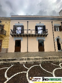 Foto Negozio in Piazza Calogero Troia, Capaci Centro di 71 m² in affitto
