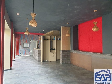 Foto Negozio a Monza San Biagio di 180 m² con 3 locali in vendita