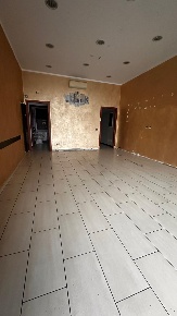 Foto Locale commerciale a Caronno Pertusella di 50 m² in vendita